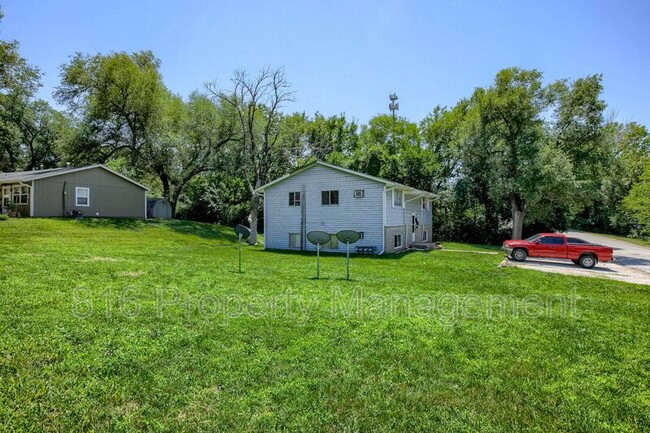 Building Photo - 15411 Barat Ave