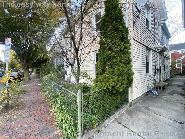 Building Photo - 153 Hamilton St
