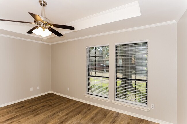 Building Photo - 3309 Sara Dr