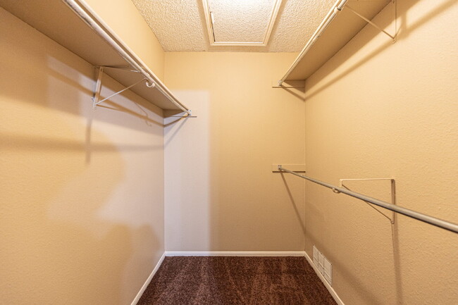 Building Photo - 14719 Highland Peak