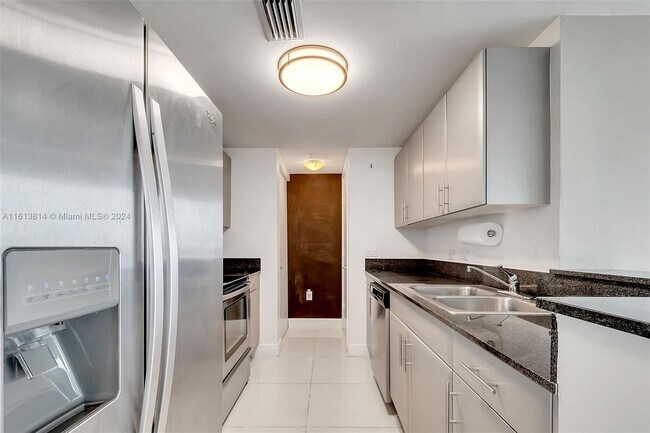 Building Photo - 1871 NW S River Dr