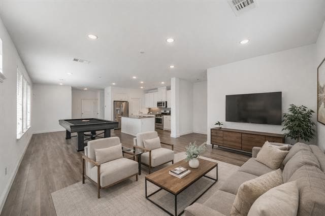 Building Photo - 405 Matchbox St