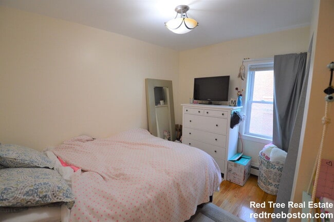 Building Photo - 345 Market St