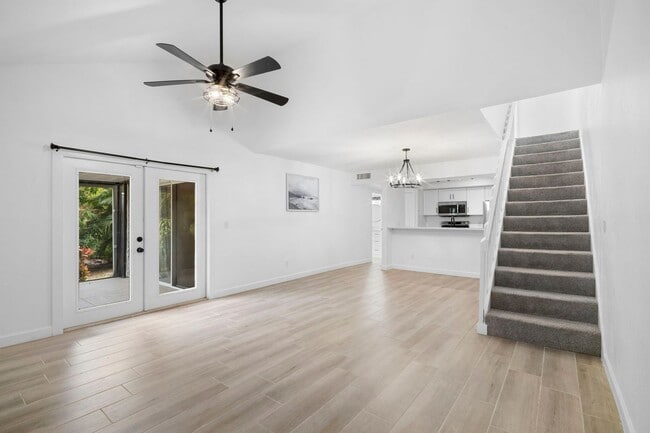 Building Photo - Well-maintained,2 bed 2 bath two-story condo located in Fort Myers