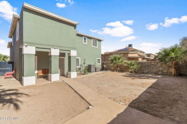 Building Photo - 2137 Shreya St