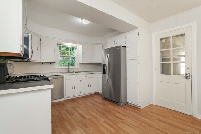 Building Photo - 21 Hoyt St