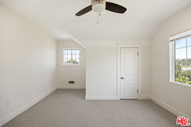 Building Photo - 1342 Mohawk St