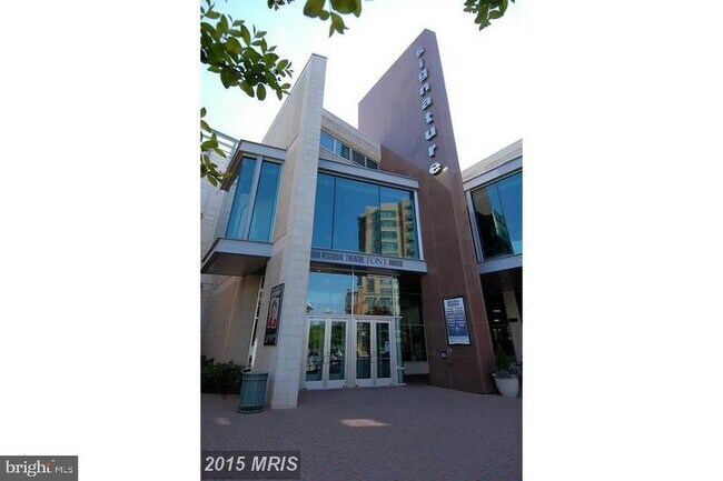 Building Photo - 3021 S Buchanan St