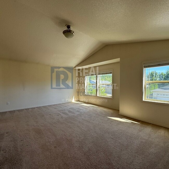 Building Photo - 3611 Loren St NE