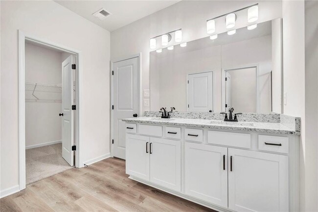 Building Photo - 374 Mountain Blvd S