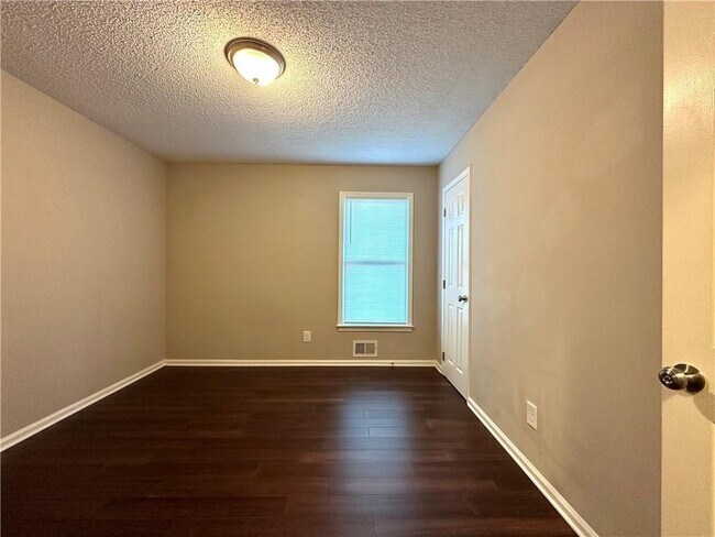 Building Photo - 1432 Lumpkin Campground Rd S