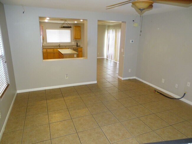 Building Photo - 3 Bed Southwest Home Convenient To The Durango Station Casino