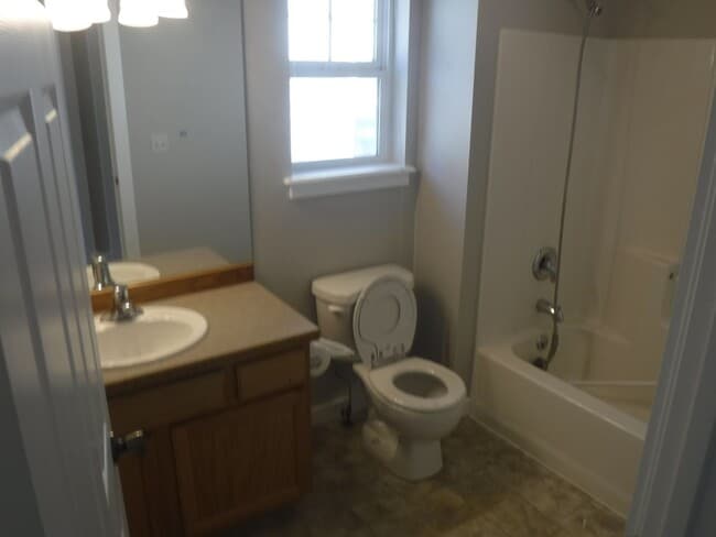 Building Photo - Beautiful Newly Renovated 3 Bedroom Home- ...