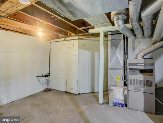 Building Photo - 557 N Franklin St