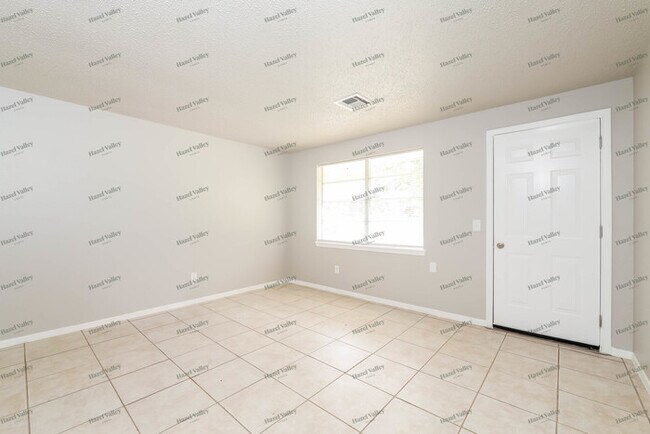 Building Photo - 5300 Creekwood Terrace