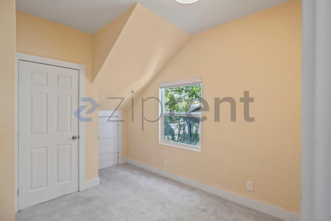 Building Photo - Unit 1104
