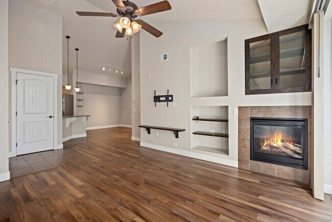 Building Photo - Bright 2 Bed, 2 Bath Condo in Fort Collins!!