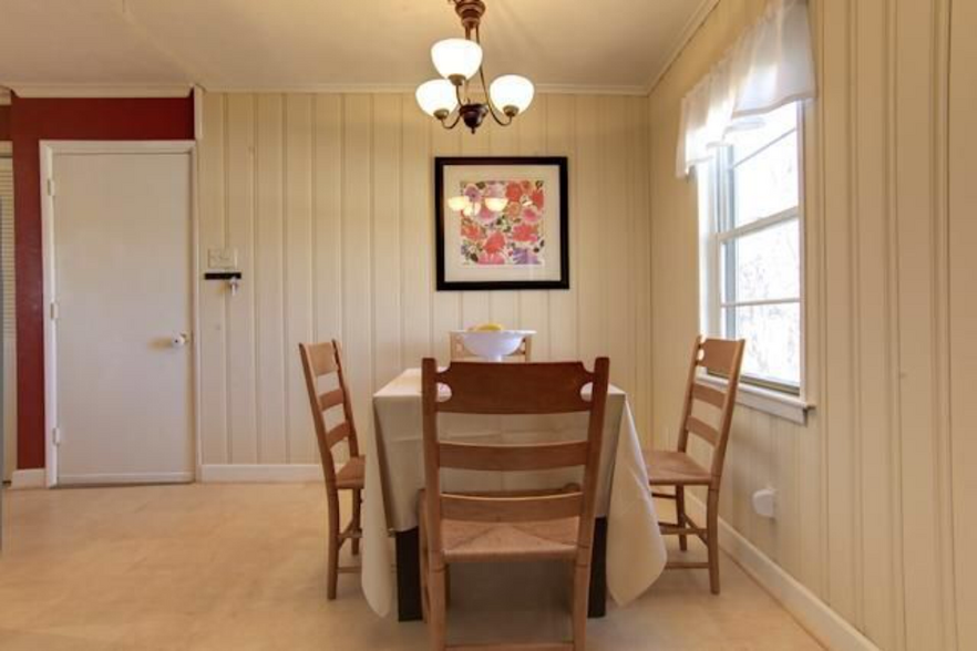 Breakfast Nook - 3300 Medina Avenue