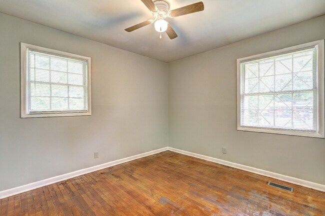 Building Photo - 2475 Groveland Cir N