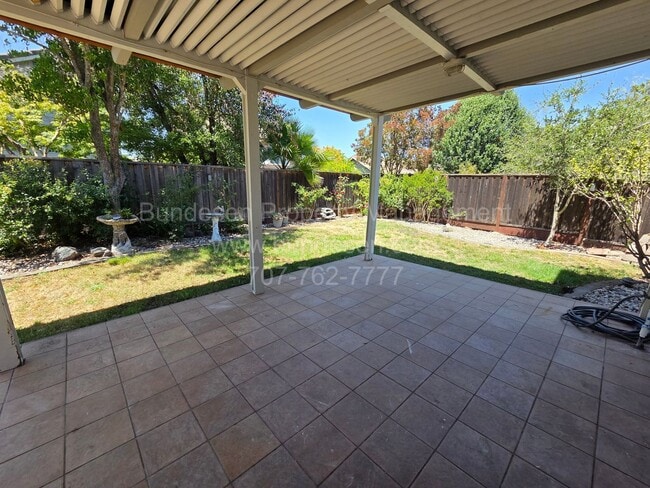 Building Photo - 1736 Burgundy Ct