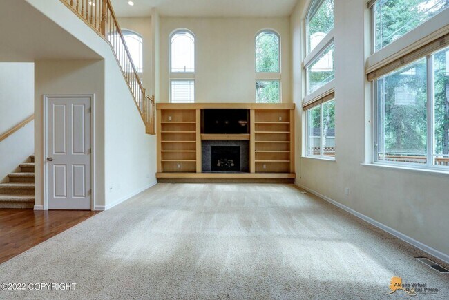 Building Photo - Stunning home conviently located by Eagle ...