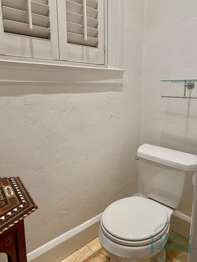 Building Photo - Beautiful and Spacious 1BR|1BA in Nob Hill...