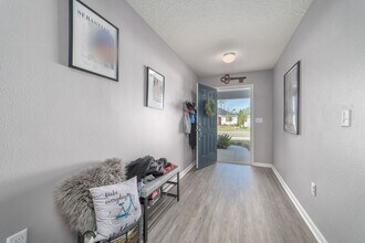 Building Photo - Welcome to Williamstown