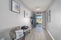 Building Photo - Welcome to Williamstown