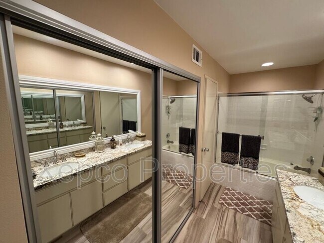Building Photo - 38297 Crocus Ln