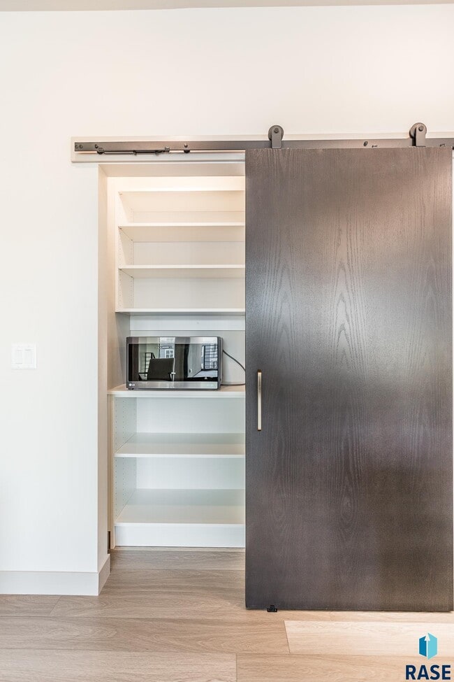 Building Photo - 2803 S Terry Ave