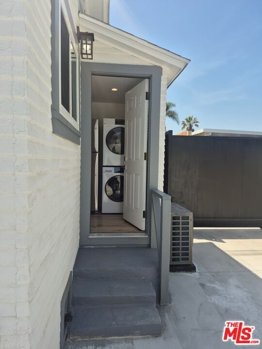 Building Photo - 3679 3rd Ave