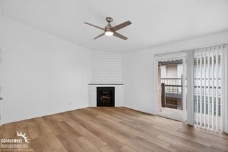 Building Photo - Stylish 2Bdm 1Ba Apartment with Fireplace in Phoenix - MI Special!