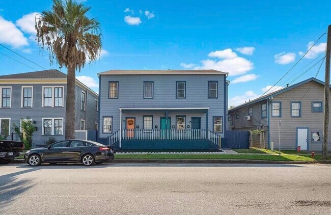 Building Photo - 805 10th St