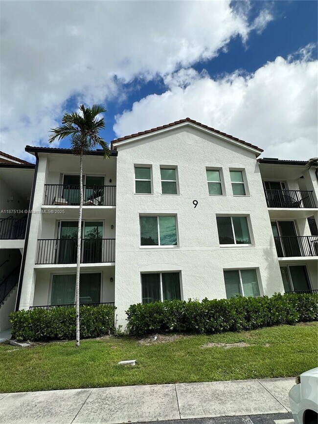 Building Photo - 911 Villa Cir