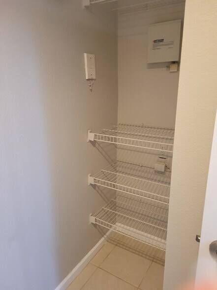 Building Photo - 814 Crest Pines Dr