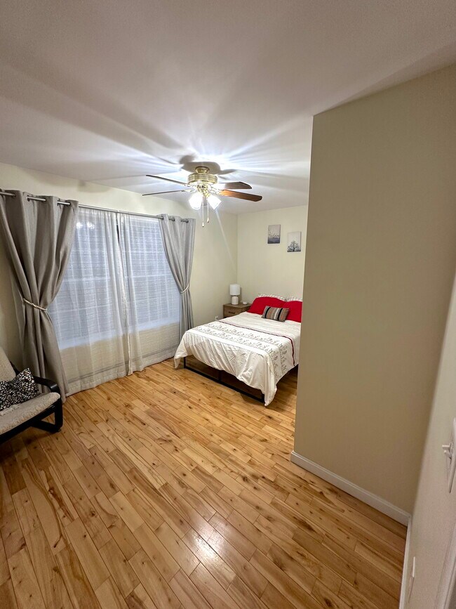 Building Photo - 39 River Village Dr