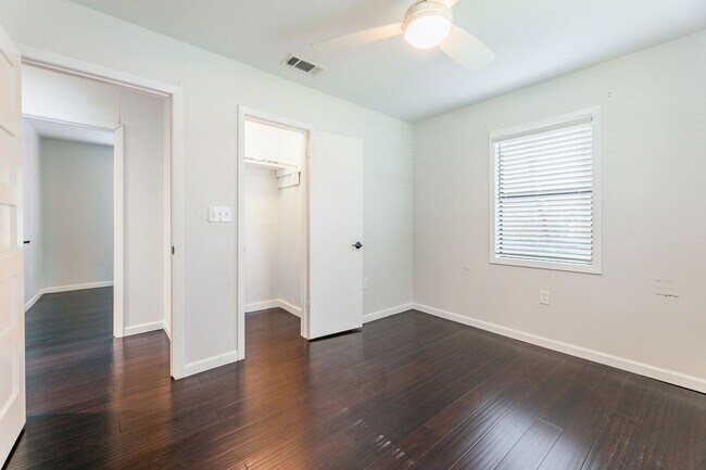 Building Photo - 1717 Bunche Rd