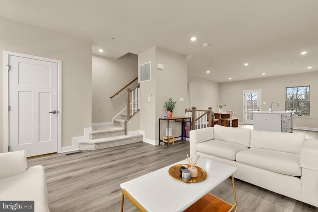 Building Photo - 9639 Tall Oaks Rd