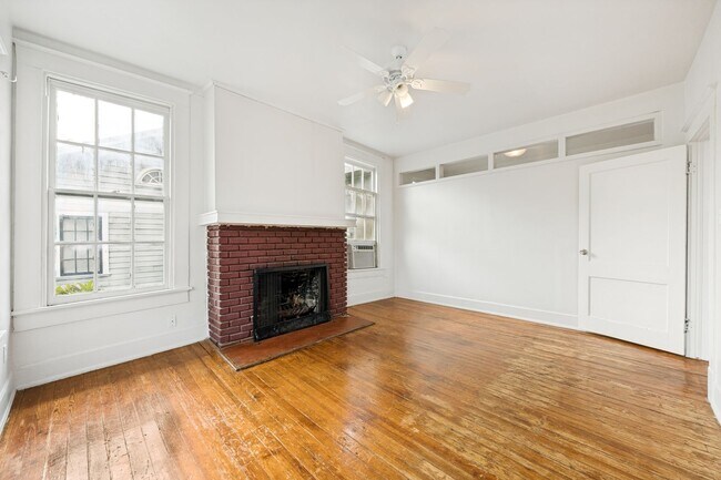 Building Photo - 514 E Park Ave