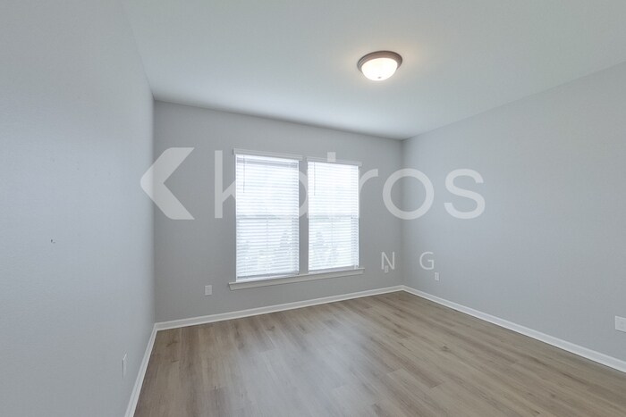 Building Photo - 201 Salvat Dr