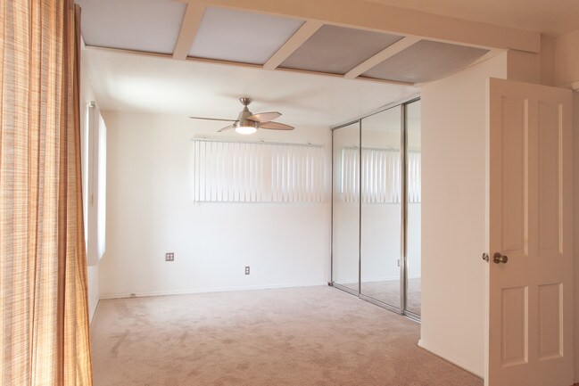 Building Photo - 8823 E Greenwood Ave