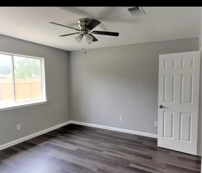 Building Photo - 6923 Creek Village Dr