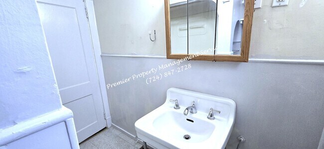 Building Photo - 404 Center Ave