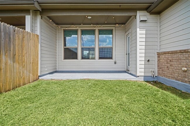 Building Photo - 2500 Forest Creek Dr