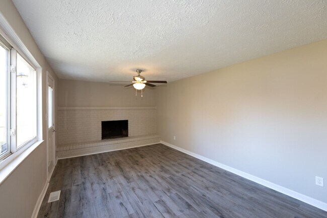 Building Photo - 4 bed 2.5 bath 2 story home with full deck located in Decatur Township