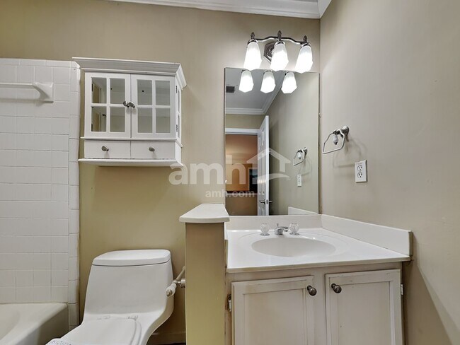 Building Photo - 6105 Braidwood Ct