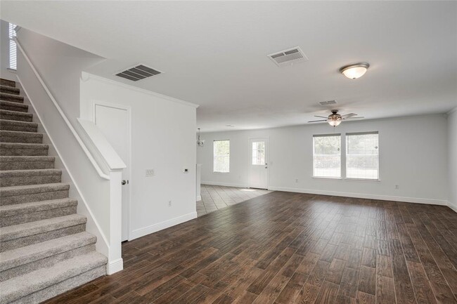 Building Photo - 8705 Davis Oaks Trail