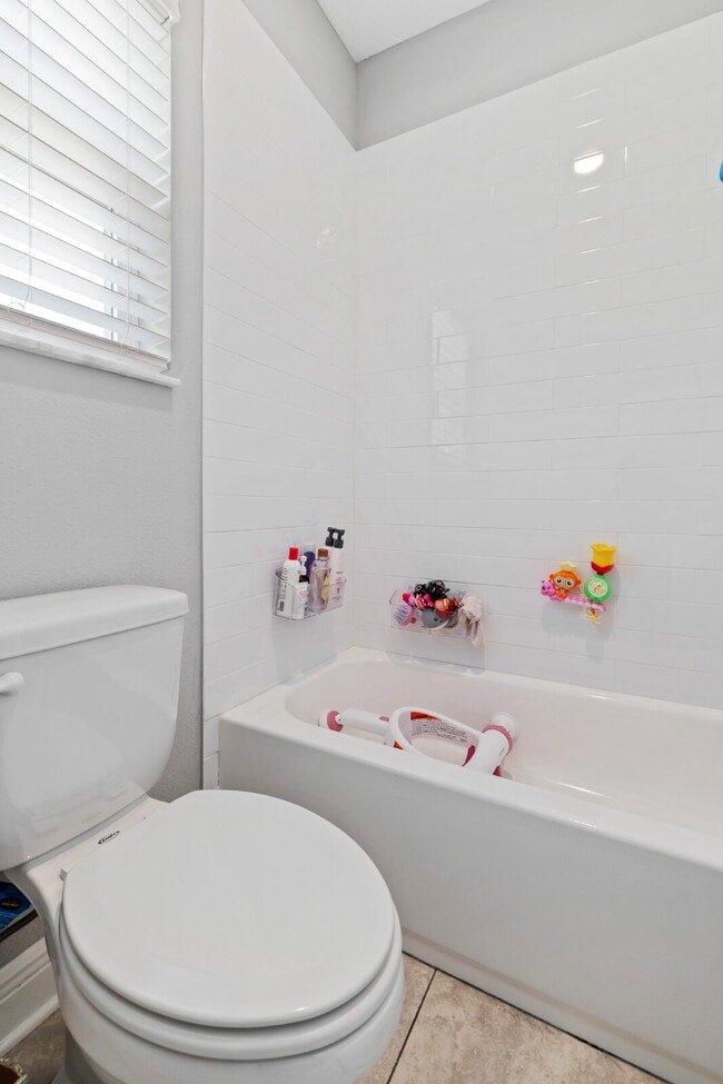 Building Photo - "Devonshire Model 5-Bedroom Retreat with 3...