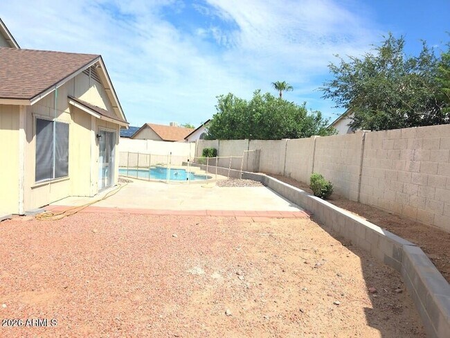 Building Photo - 3034 E Villa Maria Dr