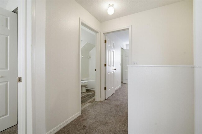 Building Photo - 10604 Lakeside Vista Dr